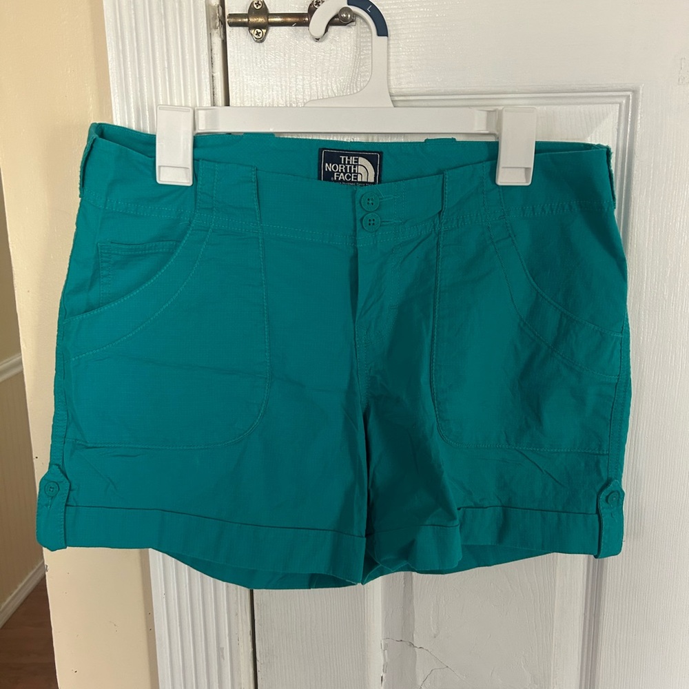 The North Face Women's Vibrant Teal Cargo Shorts size 8